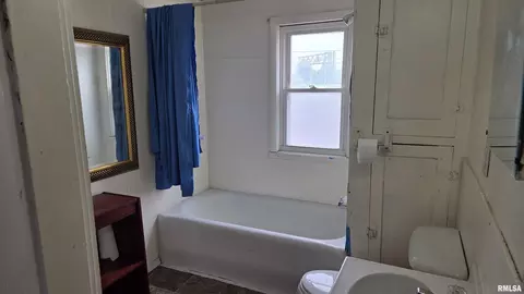 Bath - 1606 Sangamon Ave, Springfield, IL 62702 photo 1 of 1