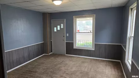 Living - 1606 Sangamon Ave, Springfield, IL 62702 photo 1 of 3