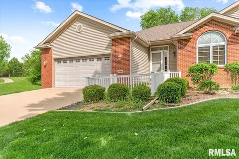 1092 Ravina Dr, Chatham, IL 62629