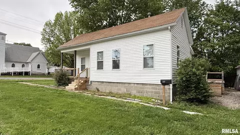 217 E Tremont St, Waverly, IL 62692