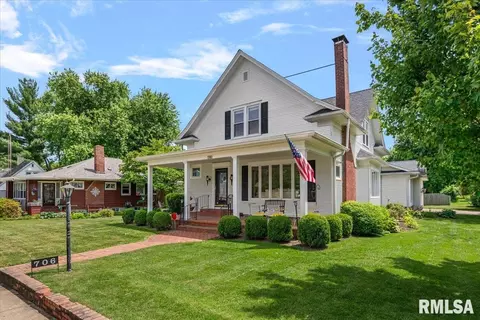 706 Monroe St, Pawnee, IL 62558