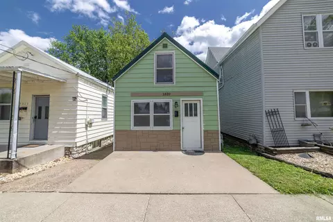 1320 N 11th St, Quincy, IL 62301