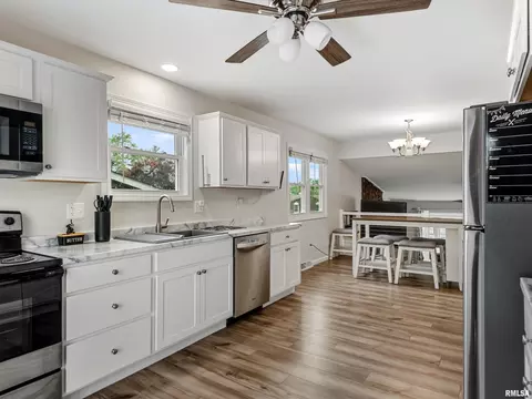 Kitchen - 2712 Mead Dr, Springfield, IL 62707 photo 3 of 4