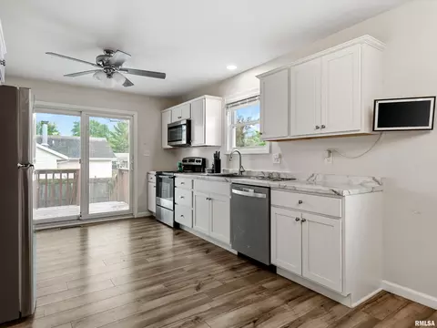 Kitchen - 2712 Mead Dr, Springfield, IL 62707 photo 2 of 4