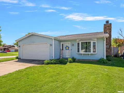 Exterior - 2712 Mead Dr, Springfield, IL 62707 photo 2 of 6