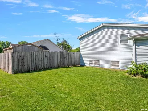 Exterior - 2712 Mead Dr, Springfield, IL 62707 photo 3 of 6