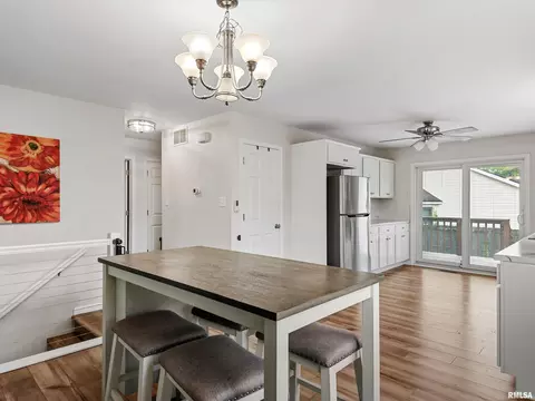 Dining - 2712 Mead Dr, Springfield, IL 62707 photo 2 of 3