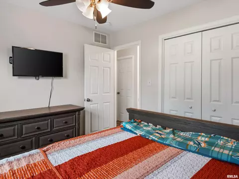 Bedroom - 2712 Mead Dr, Springfield, IL 62707 photo 4 of 6
