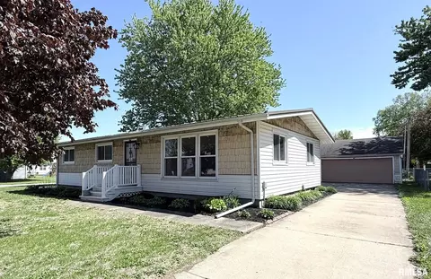 1820 Bluebird Dr, Galesburg, IL 61401
