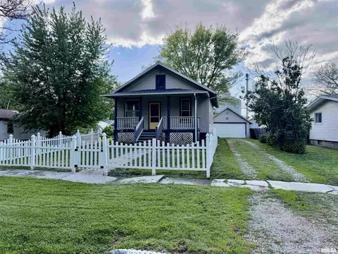 215 S Fulton St, Avon, IL 61415