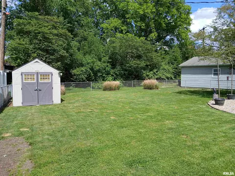 Exterior - 2109 Keokuk St, Springfield, IL 62702 photo 7 of 12
