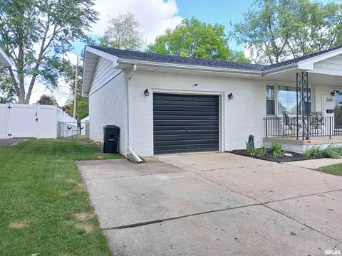 Exterior - 2109 Keokuk St, Springfield, IL 62702 photo 4 of 12