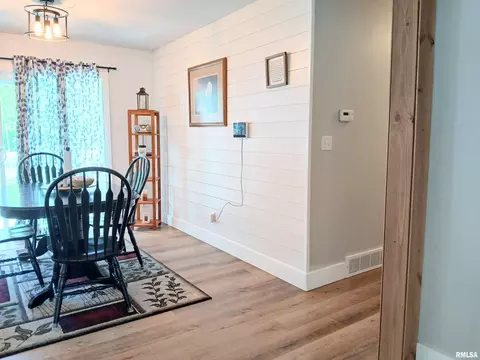 Entry Way - 2109 Keokuk St, Springfield, IL 62702 photo 6 of 6