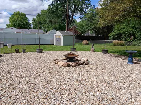 Exterior - 2109 Keokuk St, Springfield, IL 62702 photo 10 of 12