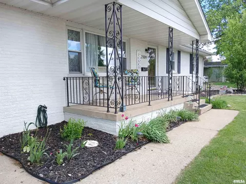 Exterior - 2109 Keokuk St, Springfield, IL 62702 photo 5 of 12