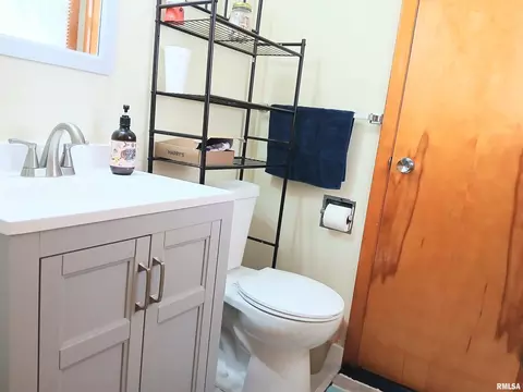 Bath - 2109 Keokuk St, Springfield, IL 62702 photo 1 of 3