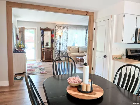 Entry Way - 2109 Keokuk St, Springfield, IL 62702 photo 5 of 6