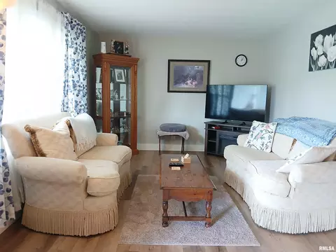 Living - 2109 Keokuk St, Springfield, IL 62702 photo 1 of 1