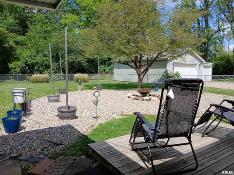 Exterior - 2109 Keokuk St, Springfield, IL 62702 photo 8 of 12