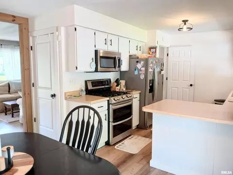 Kitchen - 2109 Keokuk St, Springfield, IL 62702 photo 3 of 6