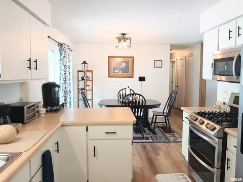 Kitchen - 2109 Keokuk St, Springfield, IL 62702 photo 1 of 6