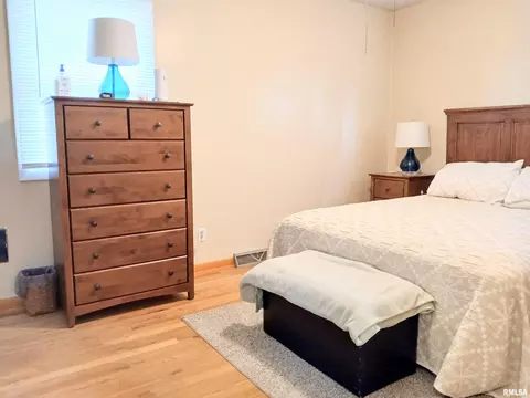Bedroom - 2109 Keokuk St, Springfield, IL 62702 photo 2 of 5