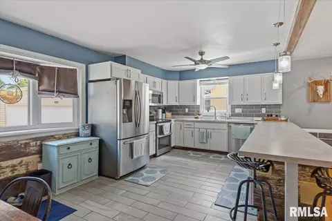 Kitchen - 40 Foresters Ln, Springfield, IL 62704 photo 2 of 2