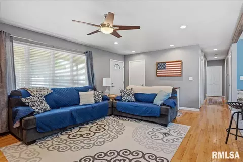 Entry Way - 40 Foresters Ln, Springfield, IL 62704 photo 2 of 3