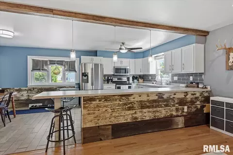 Kitchen - 40 Foresters Ln, Springfield, IL 62704 photo 1 of 2