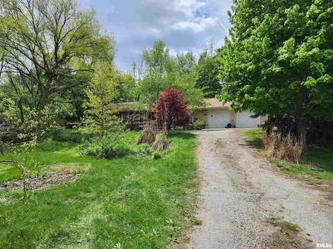 500 Claypool St, Cantrall, IL 62625