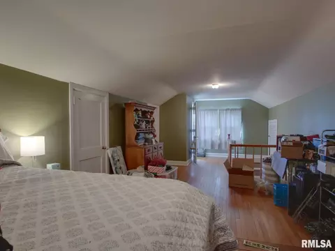 Bedroom - 910 S 24th St, Quincy, IL 62301 photo 2 of 4
