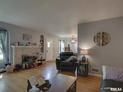 Living - 910 S 24th St, Quincy, IL 62301 photo 2 of 2