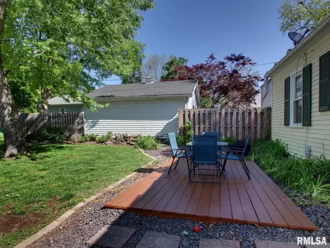 Exterior - 910 S 24th St, Quincy, IL 62301 photo 3 of 6