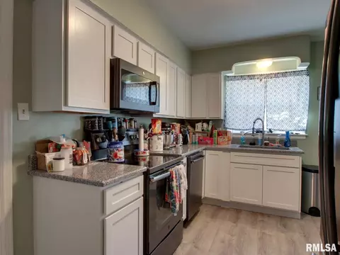 Kitchen - 910 S 24th St, Quincy, IL 62301 photo 3 of 3