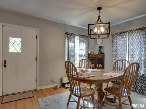 Entry Way - 910 S 24th St, Quincy, IL 62301 photo 1 of 1