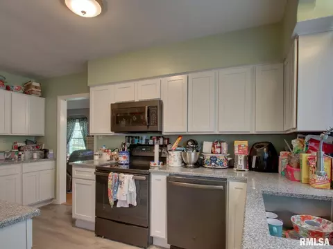 Kitchen - 910 S 24th St, Quincy, IL 62301 photo 1 of 3