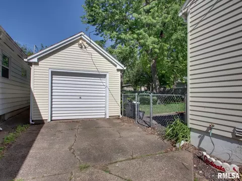 Exterior - 910 S 24th St, Quincy, IL 62301 photo 6 of 6