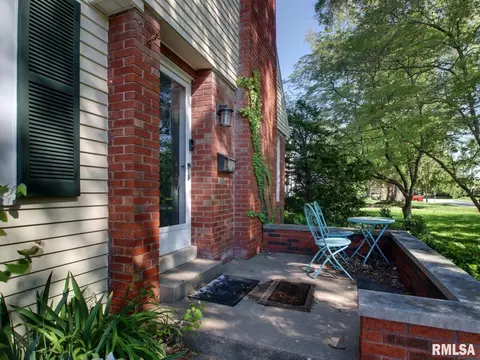 Exterior - 910 S 24th St, Quincy, IL 62301 photo 2 of 6