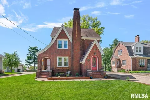 1841 Mound Rd, Jacksonville, IL 62650