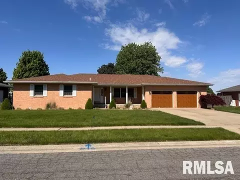22 Jacobs Ln, Jacksonville, IL 62650