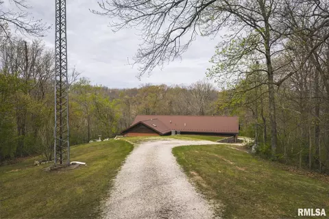 Exterior - 17157 Liberty Rd, Grafton, IL 62037 photo 4 of 9