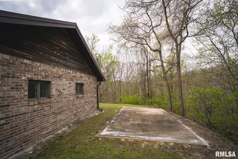 Exterior - 17157 Liberty Rd, Grafton, IL 62037 photo 3 of 9