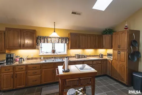 Kitchen - 17157 Liberty Rd, Grafton, IL 62037 photo 2 of 3