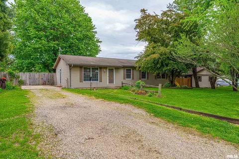 1214 N State St, Lincoln, IL 62656