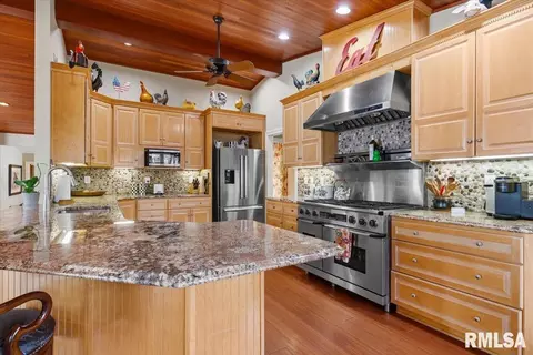 Kitchen - 41 Forest Rdg, Springfield, IL 62712 photo 4 of 6