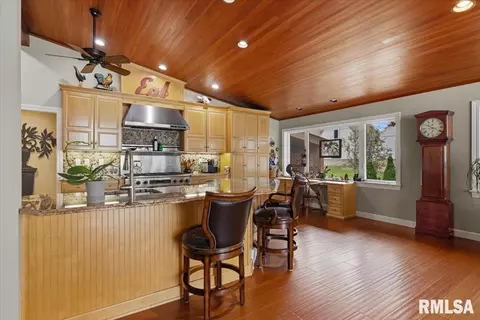 Kitchen - 41 Forest Rdg, Springfield, IL 62712 photo 3 of 6