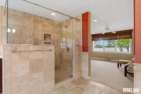 Bath - 41 Forest Rdg, Springfield, IL 62712 photo 4 of 7