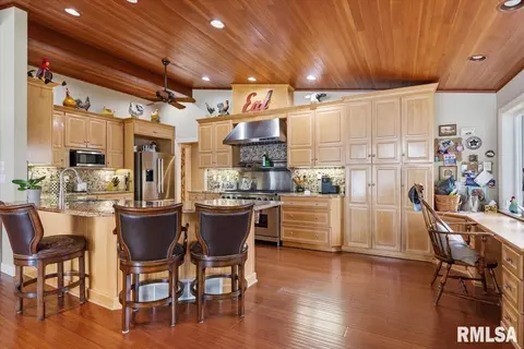 Kitchen - 41 Forest Rdg, Springfield, IL 62712 photo 2 of 6