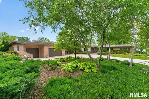Exterior - 41 Forest Rdg, Springfield, IL 62712 photo 3 of 27