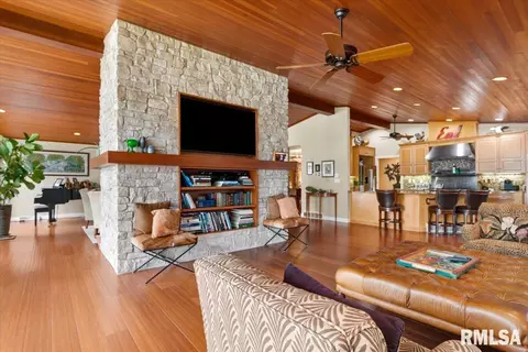 Living - 41 Forest Rdg, Springfield, IL 62712 photo 6 of 10